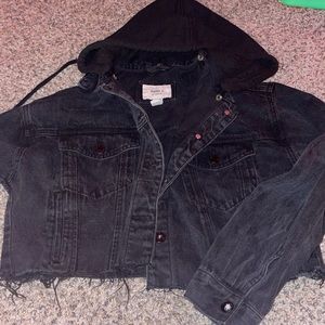 Medium Cropped Balck denim jacket with detachable hood!